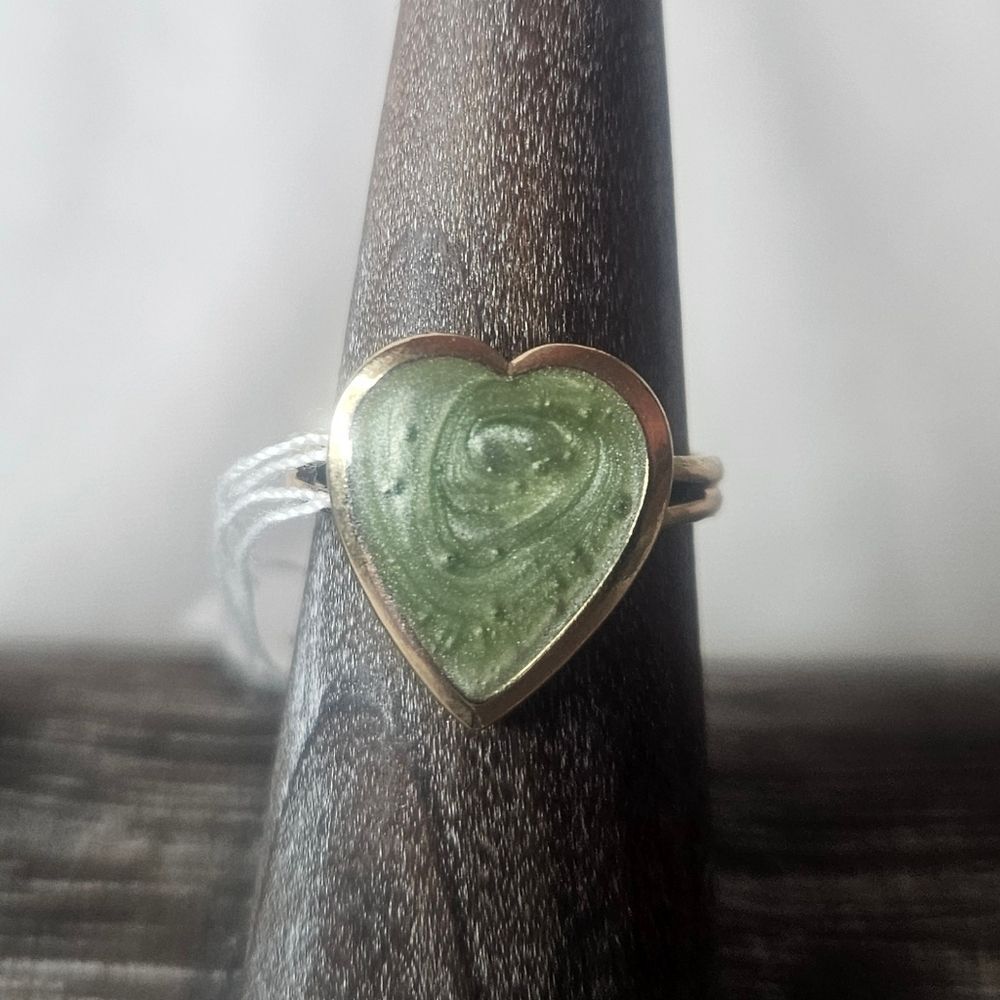Vintage 1980s Heart Enamel Adjustable Ring – Gold Tone Retro Statement NOS